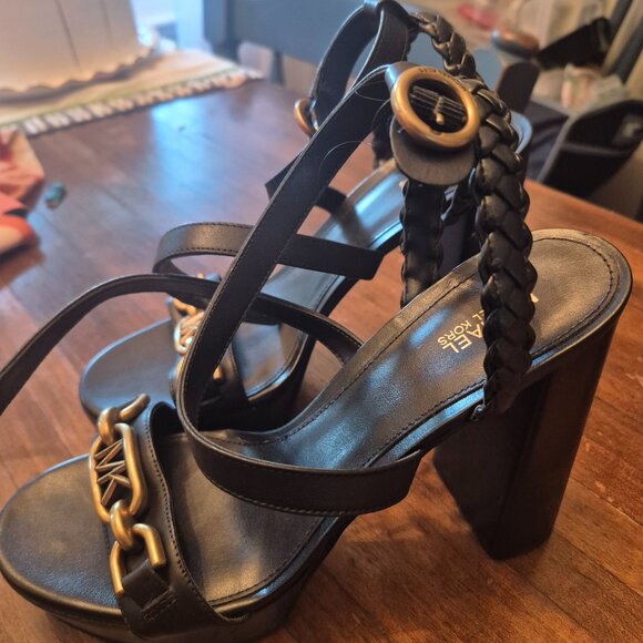 Heels - Picture 2 of 3